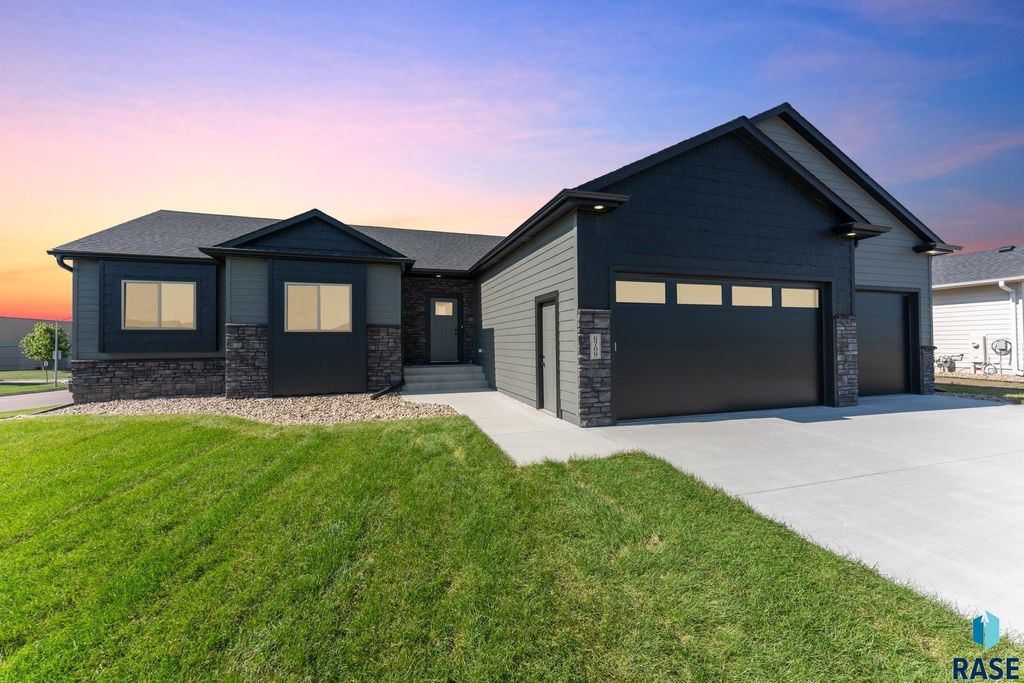 6709 E 37th St Street, Sioux Falls, SD 57110