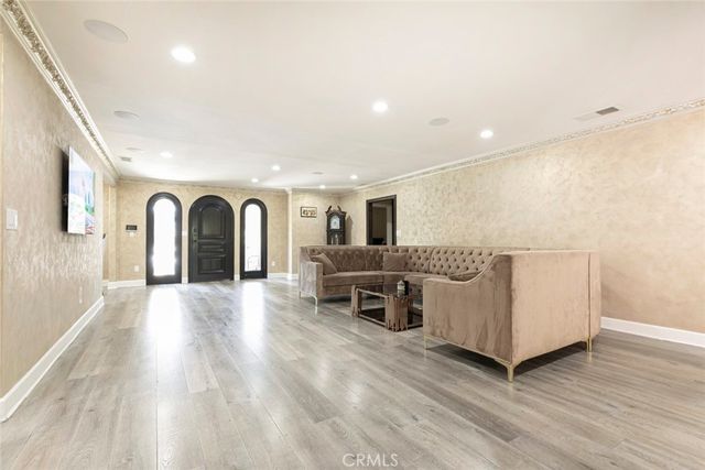 4710 Ventura Canyon Avenue, Sherman Oaks, CA 91423