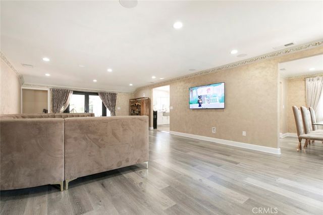 4710 Ventura Canyon Avenue, Sherman Oaks, CA 91423