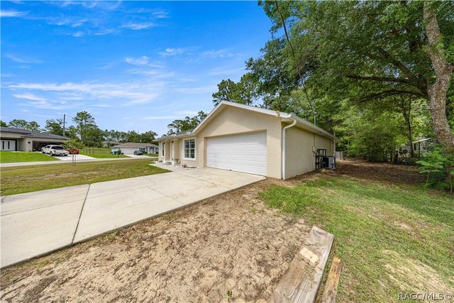 2720 W Royal Palm Drive, Citrus Springs, FL 34434