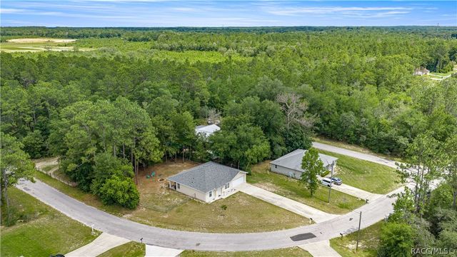2720 W Royal Palm Drive, Citrus Springs, FL 34434