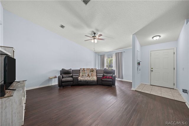2720 W Royal Palm Drive, Citrus Springs, FL 34434