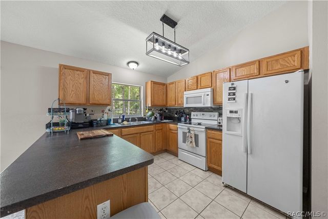 2720 W Royal Palm Drive, Citrus Springs, FL 34434