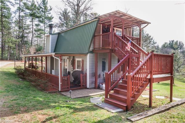 6414 Summit Road, Purlear, NC 28665