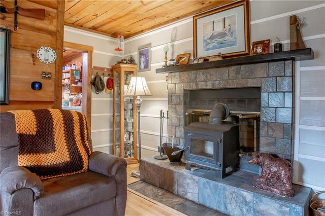 6414 Summit Road, Purlear, NC 28665
