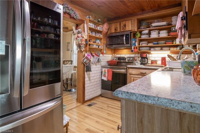 6414 Summit Road, Purlear, NC 28665