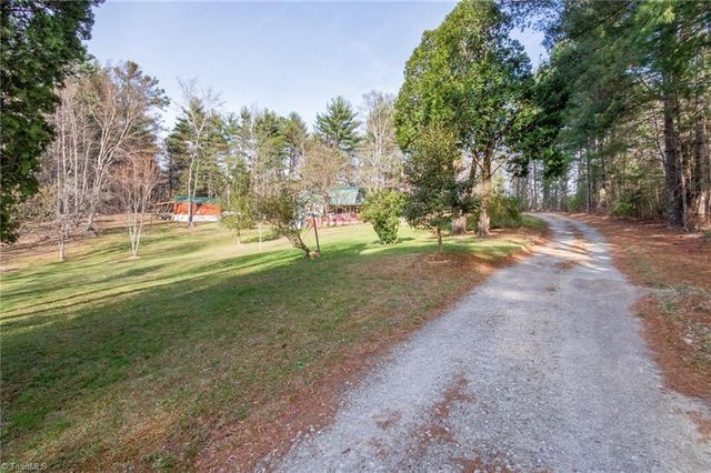 6414 Summit Road, Purlear, NC 28665