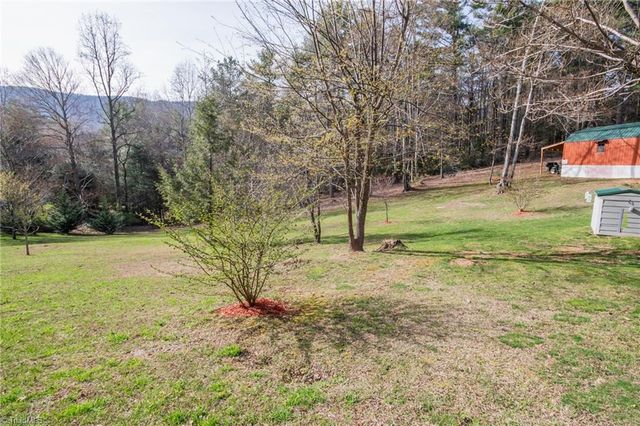 6414 Summit Road, Purlear, NC 28665