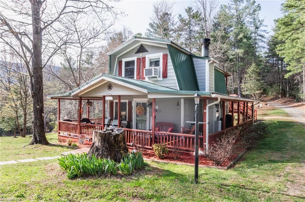 6414 Summit Road, Purlear, NC 28665