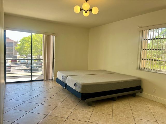 4000 N Hills Drive 28, Hollywood, FL 33021