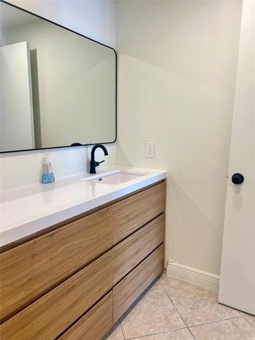 4000 N Hills Drive 28, Hollywood, FL 33021