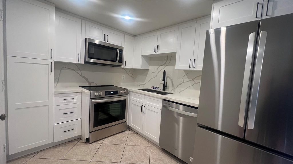 4000 N Hills Drive 28, Hollywood, FL 33021