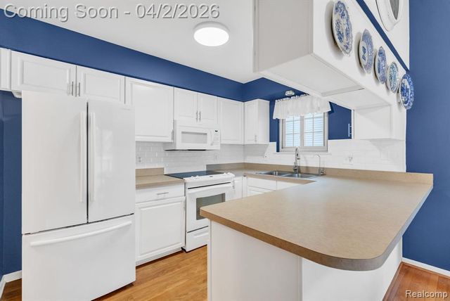 1300 Clearview Street 15, Waterford, MI 48327