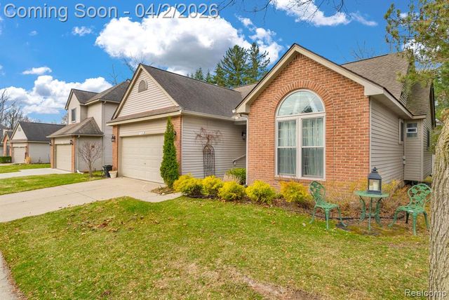 1300 Clearview Street 15, Waterford, MI 48327