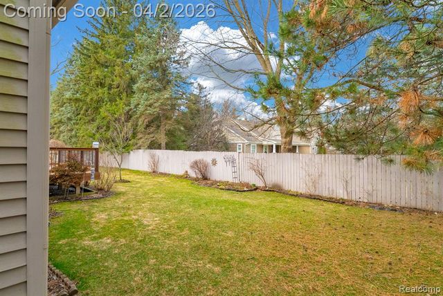 1300 Clearview Street 15, Waterford, MI 48327