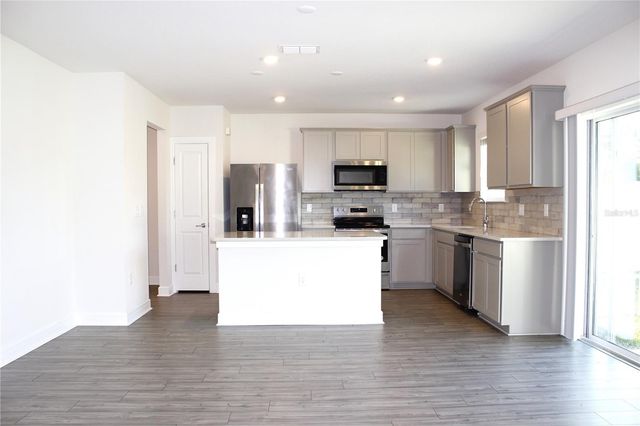 30600 THUNDERBIRD DRIVE, Wesley Chapel, FL 33545