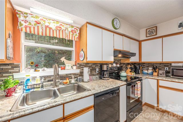5 Summer Savory Court, Flat Rock, NC 28731