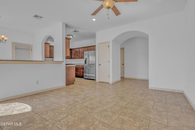 1093 CHRIS FORBES Circle, Socorro, TX 79927