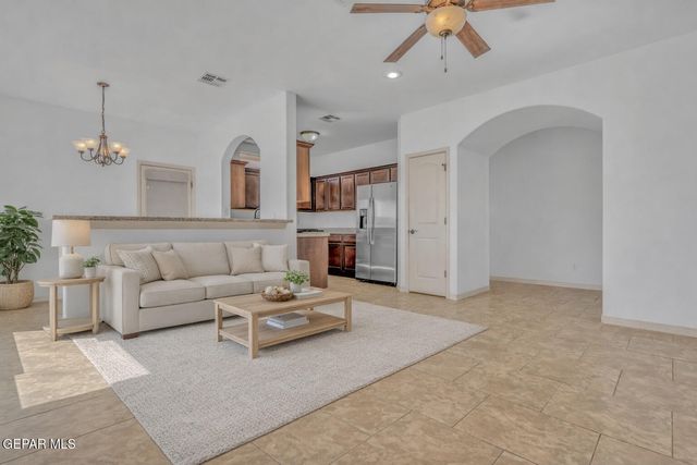 1093 CHRIS FORBES Circle, Socorro, TX 79927