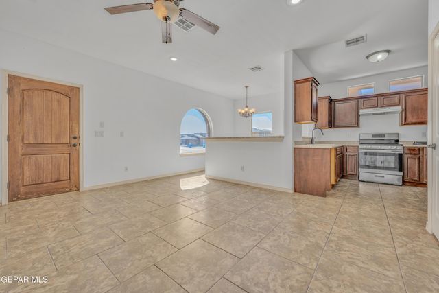 1093 CHRIS FORBES Circle, Socorro, TX 79927