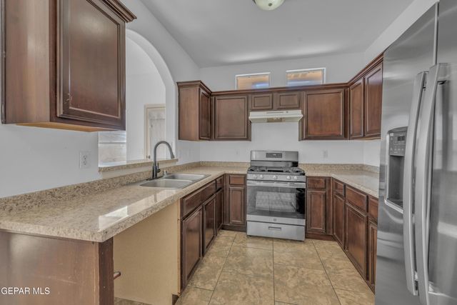 1093 CHRIS FORBES Circle, Socorro, TX 79927