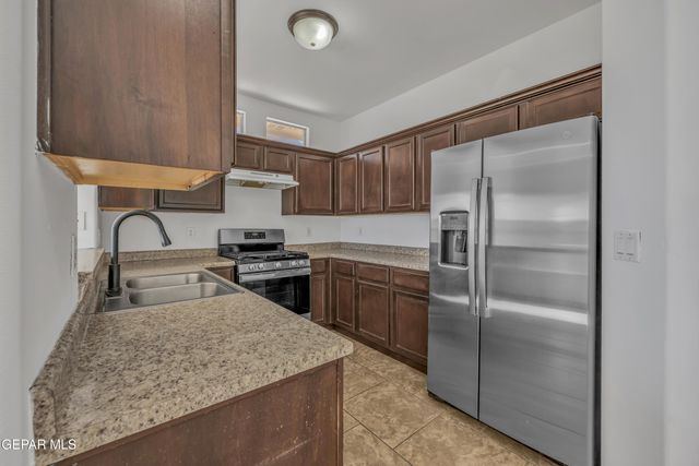 1093 CHRIS FORBES Circle, Socorro, TX 79927