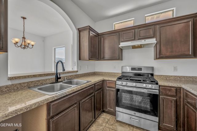 1093 CHRIS FORBES Circle, Socorro, TX 79927