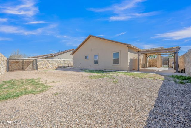 1093 CHRIS FORBES Circle, Socorro, TX 79927