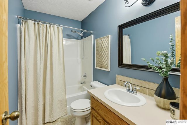 5516 N 139th Avenue, Omaha, NE 68164