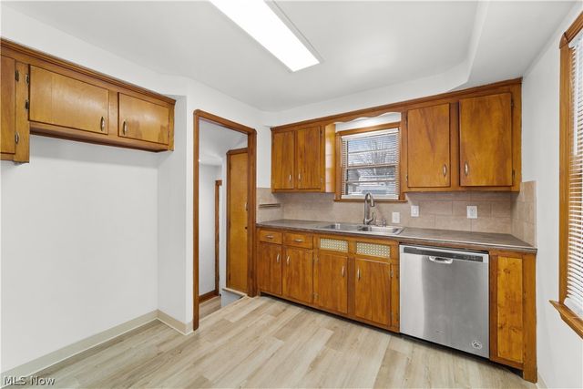 7915 Renwood Drive, Parma, OH 44129