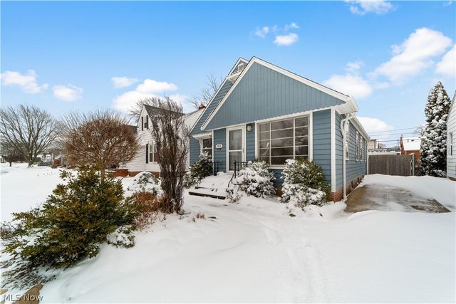 7915 Renwood Drive, Parma, OH 44129