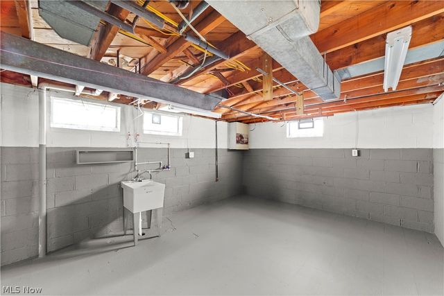 7915 Renwood Drive, Parma, OH 44129