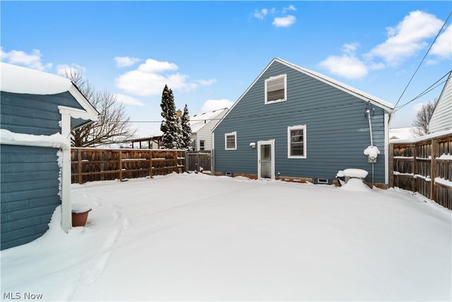 7915 Renwood Drive, Parma, OH 44129