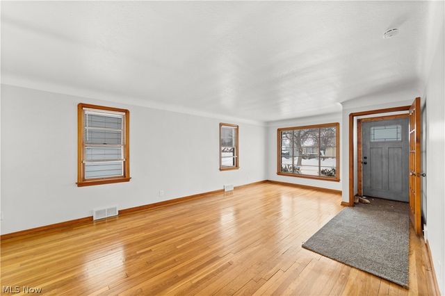 7915 Renwood Drive, Parma, OH 44129