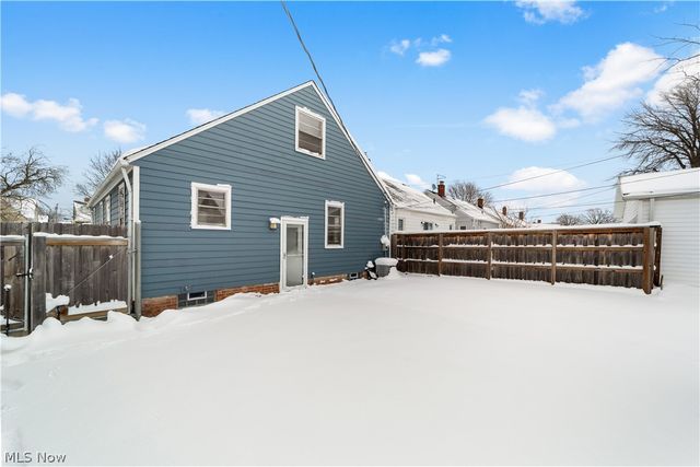 7915 Renwood Drive, Parma, OH 44129