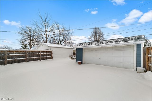 7915 Renwood Drive, Parma, OH 44129