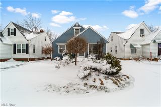 7915 Renwood Drive, Parma, OH 44129