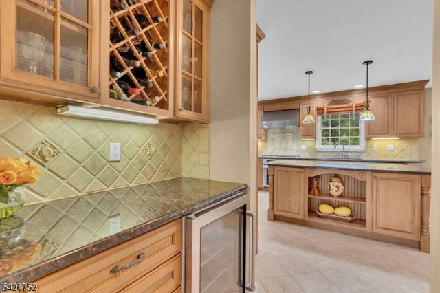 617 Van Liew Ct, Hillsborough Twp., NJ 08844
