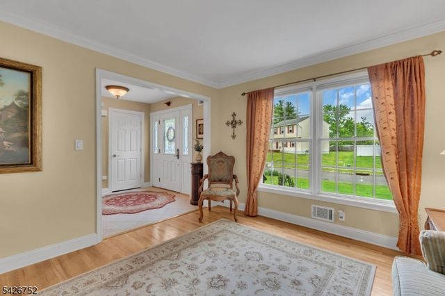 617 Van Liew Ct, Hillsborough Twp., NJ 08844
