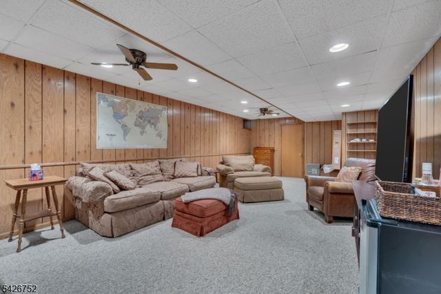 617 Van Liew Ct, Hillsborough Twp., NJ 08844