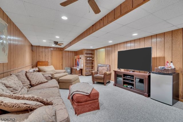 617 Van Liew Ct, Hillsborough Twp., NJ 08844