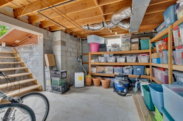 617 Van Liew Ct, Hillsborough Twp., NJ 08844