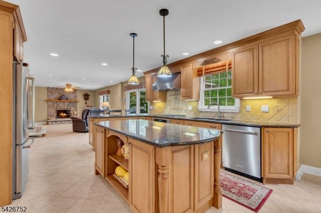 617 Van Liew Ct, Hillsborough Twp., NJ 08844