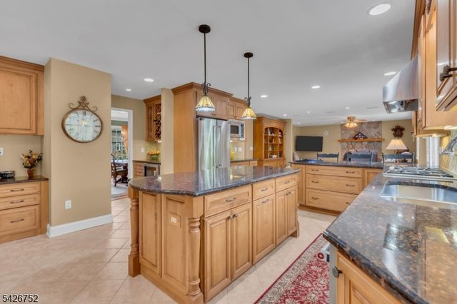 617 Van Liew Ct, Hillsborough Twp., NJ 08844