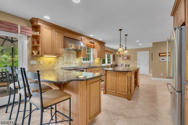 617 Van Liew Ct, Hillsborough Twp., NJ 08844