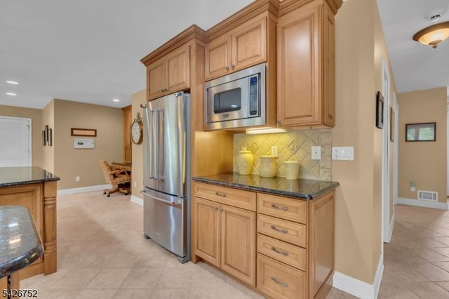 617 Van Liew Ct, Hillsborough Twp., NJ 08844