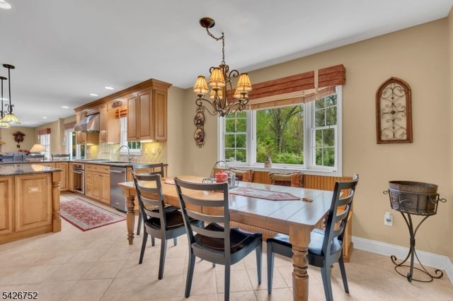 617 Van Liew Ct, Hillsborough Twp., NJ 08844
