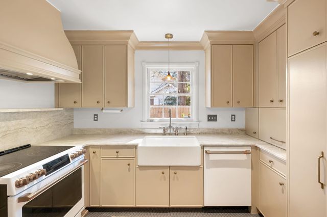 6023 QUINCE RD, Memphis, TN 38119