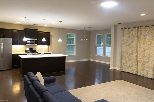 912 Lake Thrasher DR, Chesapeake, VA 23320