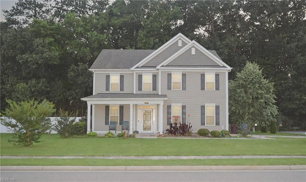 912 Lake Thrasher DR, Chesapeake, VA 23320